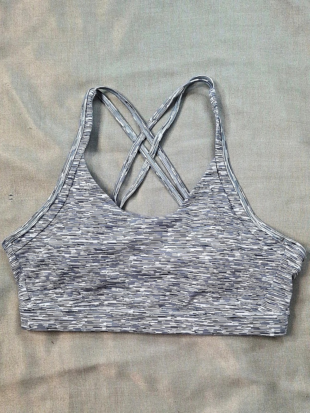 Zyia Abstract Crossback Sports Bra in Gray & Black XL Like New